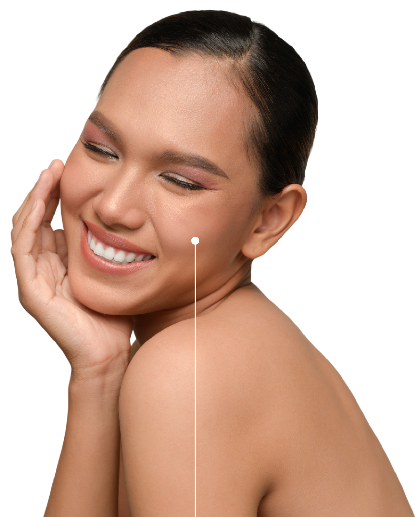 Mujer sonriente resultado tratamiento facial Clínica Merece